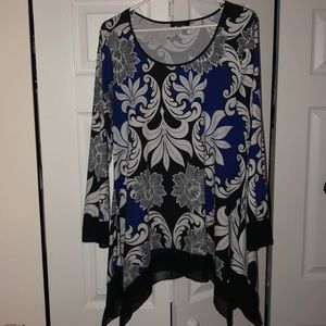 Black & Blue floral tunic 🦋